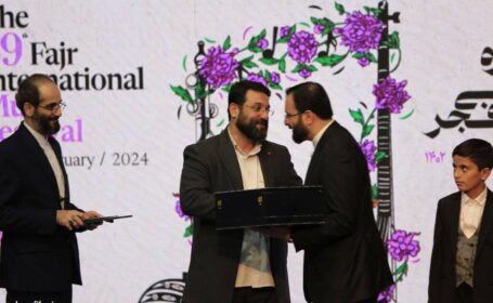 تقدیر از خواننده ( فرمانده مهدی ) در جشواره فجر