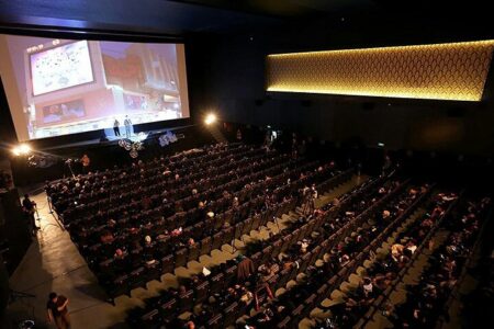 رکورد ۲۳ ساله مخاطبان سینما شکسته شد / فروش فیلم ها